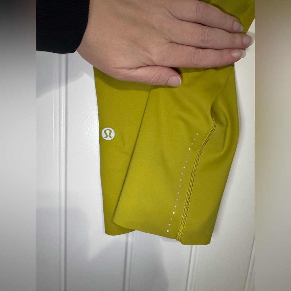 Lululemon Fast and Free Reflective High-Rise Crop 19" in Grape Leaf Size 2 - Picture 4 of 9